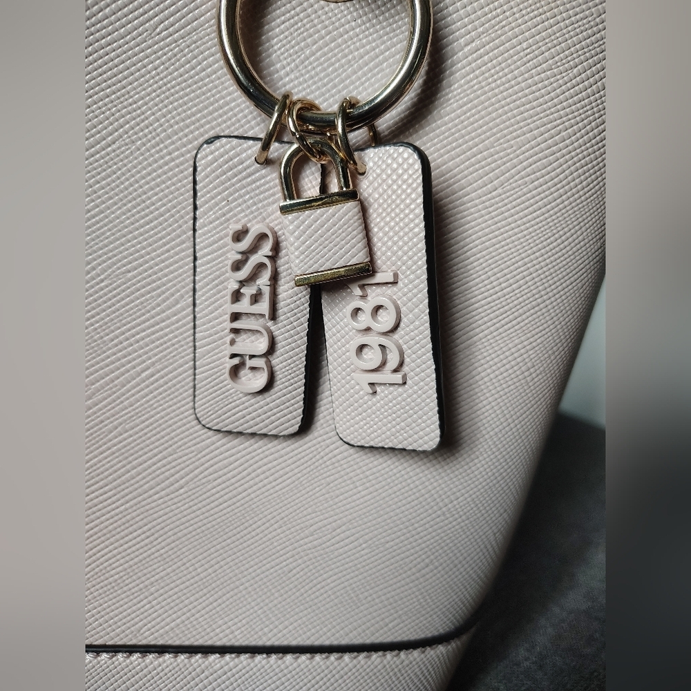 Guess Light Pink Shoulder Bag - New Without Tags - Picture 2 of 8